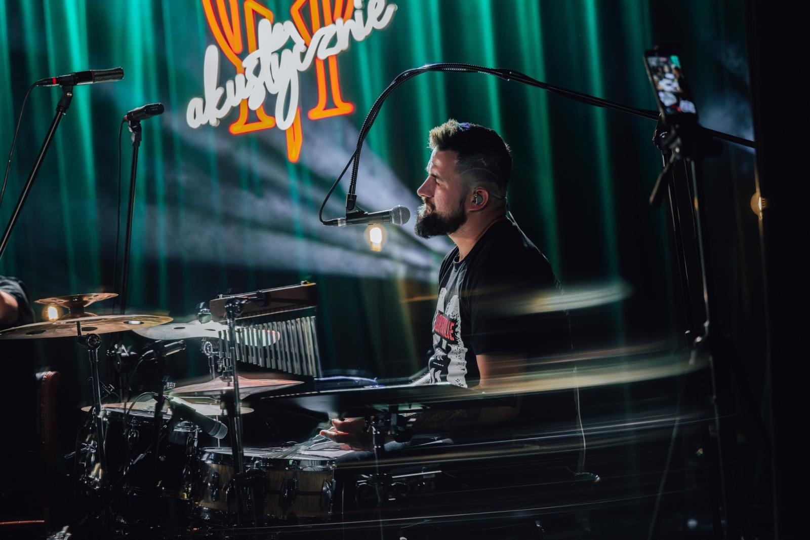 Zdjęcie w galerii na portalu naszwodzislaw.com: Michał Wiśniewski zabrał wodzisławian w muzyczną podróż [FOTO] wiadomości z regionu