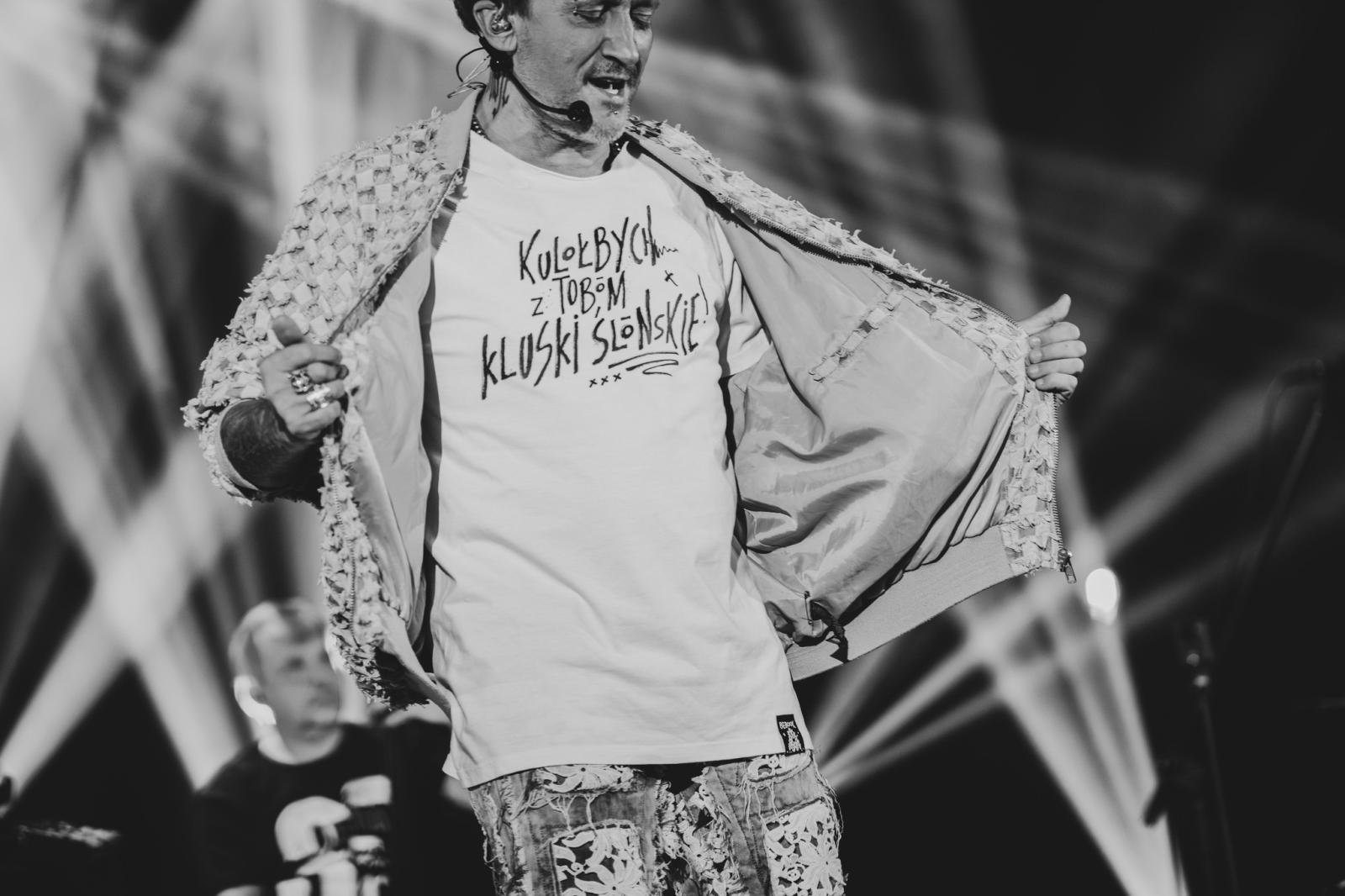 Zdjęcie w galerii na portalu naszwodzislaw.com: Michał Wiśniewski zabrał wodzisławian w muzyczną podróż [FOTO] wiadomości z regionu