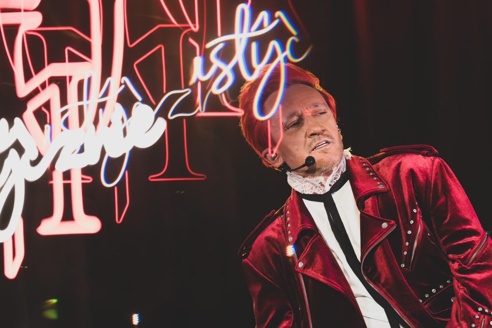 Zdjęcie w galerii na portalu naszwodzislaw.com: Michał Wiśniewski zabrał wodzisławian w muzyczną podróż [FOTO] wiadomości z regionu