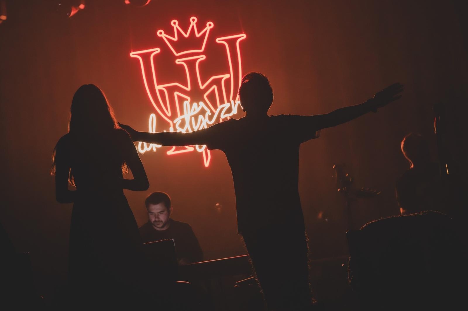 Zdjęcie w galerii na portalu naszwodzislaw.com: Michał Wiśniewski zabrał wodzisławian w muzyczną podróż [FOTO] wiadomości z regionu