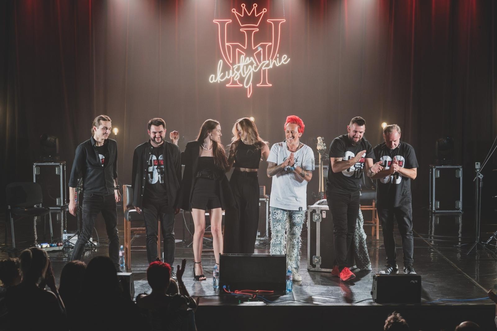 Zdjęcie w galerii na portalu naszwodzislaw.com: Michał Wiśniewski zabrał wodzisławian w muzyczną podróż [FOTO] wiadomości z regionu