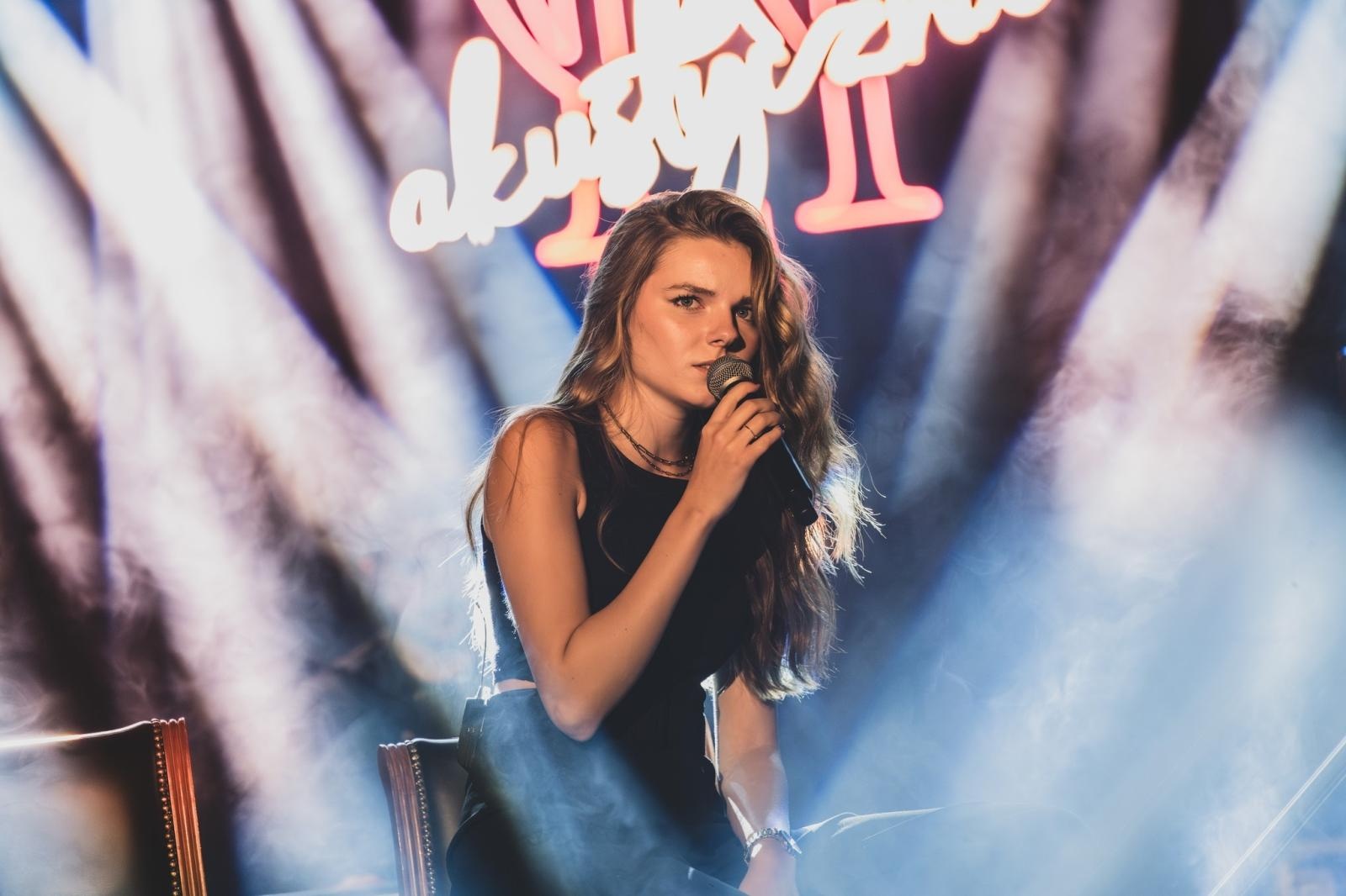 Zdjęcie w galerii na portalu naszwodzislaw.com: Michał Wiśniewski zabrał wodzisławian w muzyczną podróż [FOTO] wiadomości z regionu