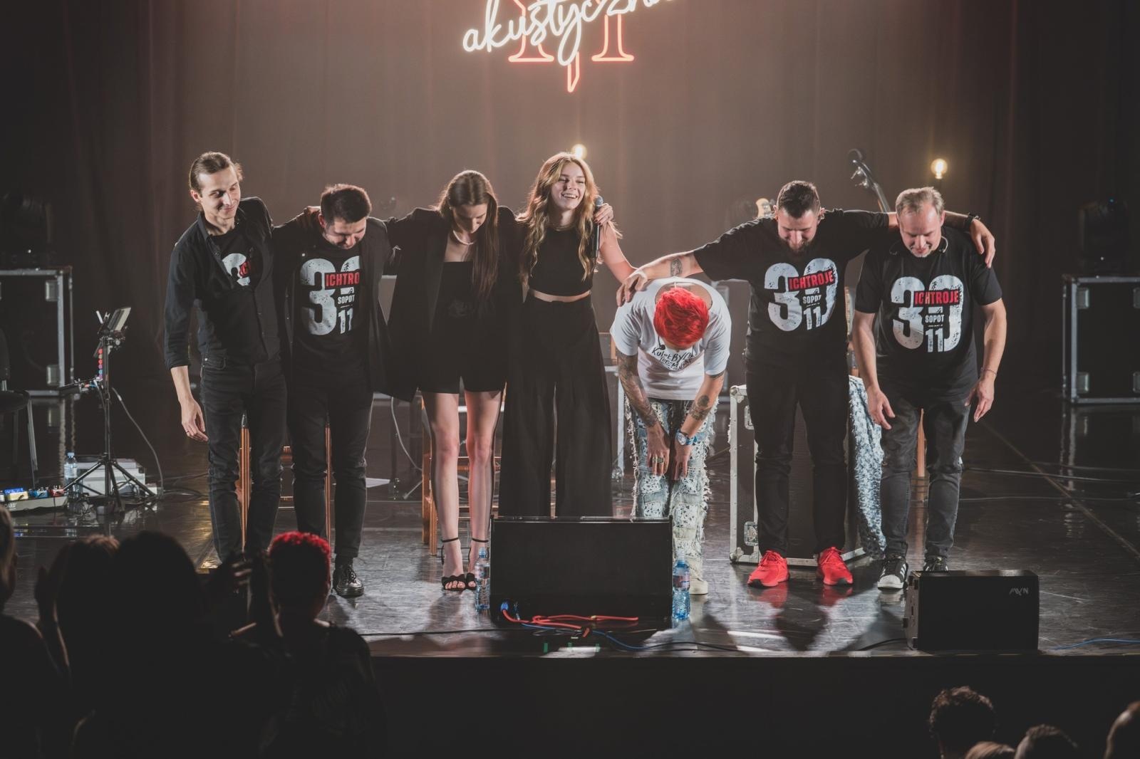 Zdjęcie w galerii na portalu naszwodzislaw.com: Michał Wiśniewski zabrał wodzisławian w muzyczną podróż [FOTO] wiadomości z regionu