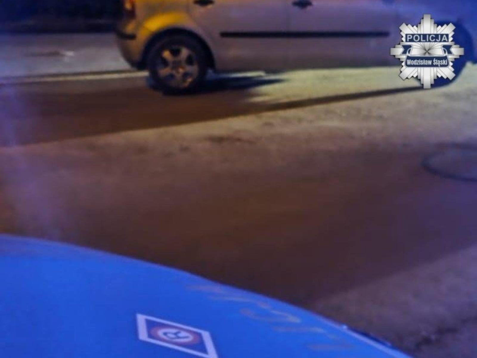 Zdjęcie w galerii na portalu naszwodzislaw.com: Postanowił wyładować frustrację na samochodzie, którym podróżowało małżeństwo wiadomości z regionu