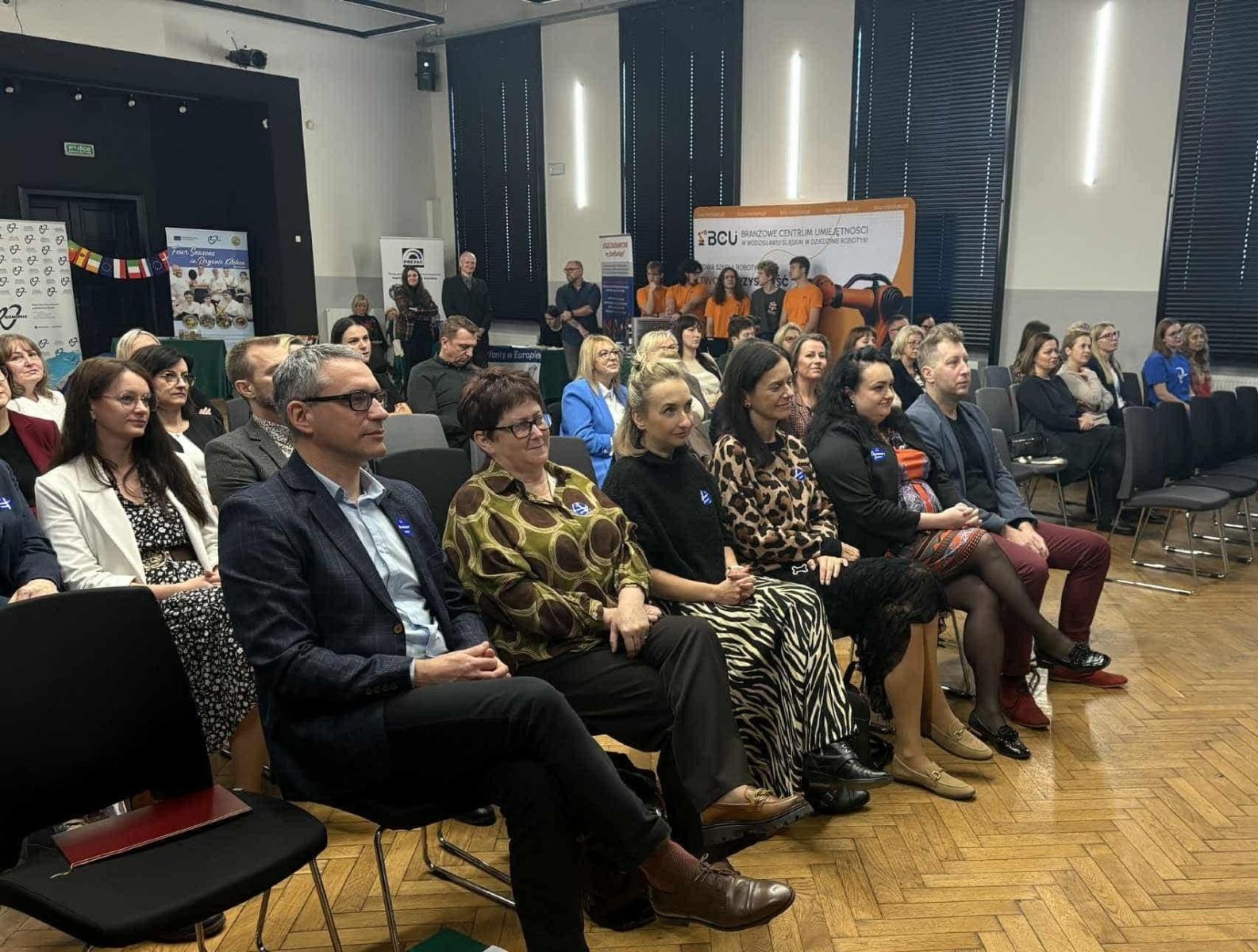 Zdjęcie w galerii na portalu naszwodzislaw.com: Zakręceni na punkcie Erasmus+ wiadomości z regionu