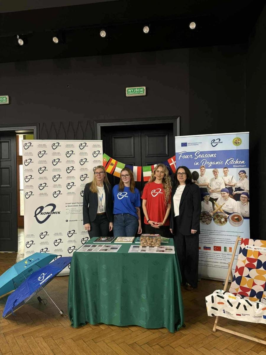 Zdjęcie w galerii na portalu naszwodzislaw.com: Zakręceni na punkcie Erasmus+ wiadomości z regionu