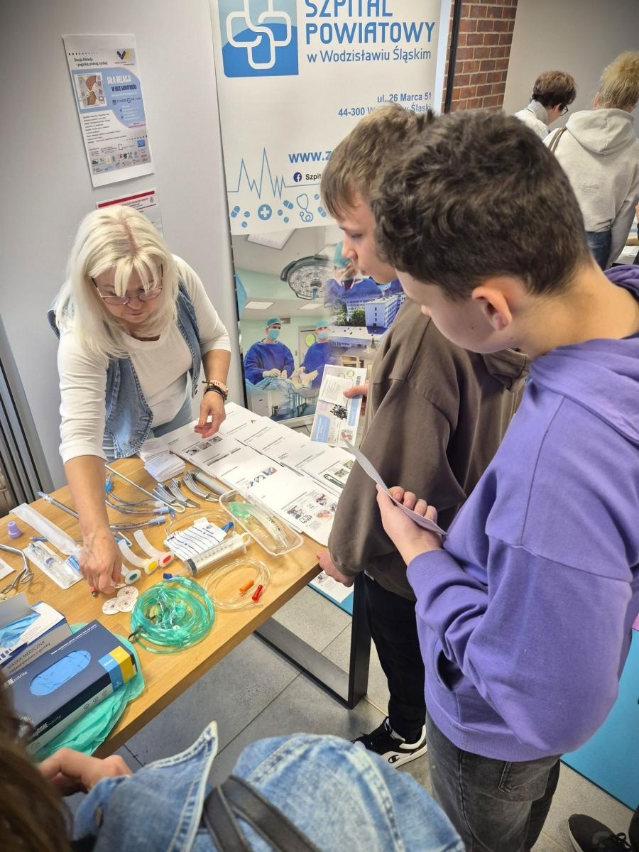 Zdjęcie w galerii na portalu naszwodzislaw.com: Stacja Relacja. Bilet do przyszłości młodych mieszkańców [FOTO] wiadomości z regionu