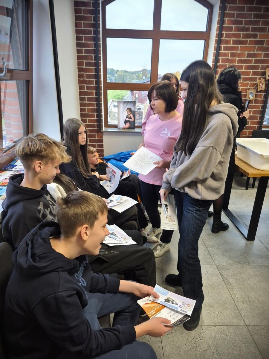 Zdjęcie w galerii na portalu naszwodzislaw.com: Stacja Relacja. Bilet do przyszłości młodych mieszkańców [FOTO] wiadomości z regionu