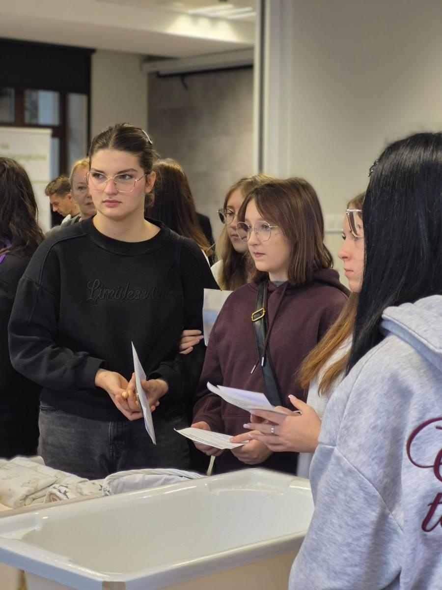 Zdjęcie w galerii na portalu naszwodzislaw.com: Stacja Relacja. Bilet do przyszłości młodych mieszkańców [FOTO] wiadomości z regionu