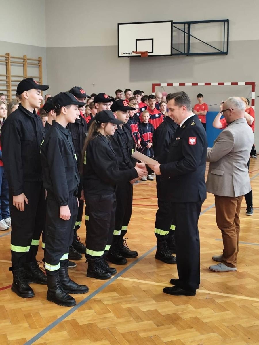 Zdjęcie w galerii na portalu naszwodzislaw.com: Halowy Turniej Młodzieżowych Drużyn Pożarniczych Powiatu Wodzisławskiego za nami wiadomości z regionu