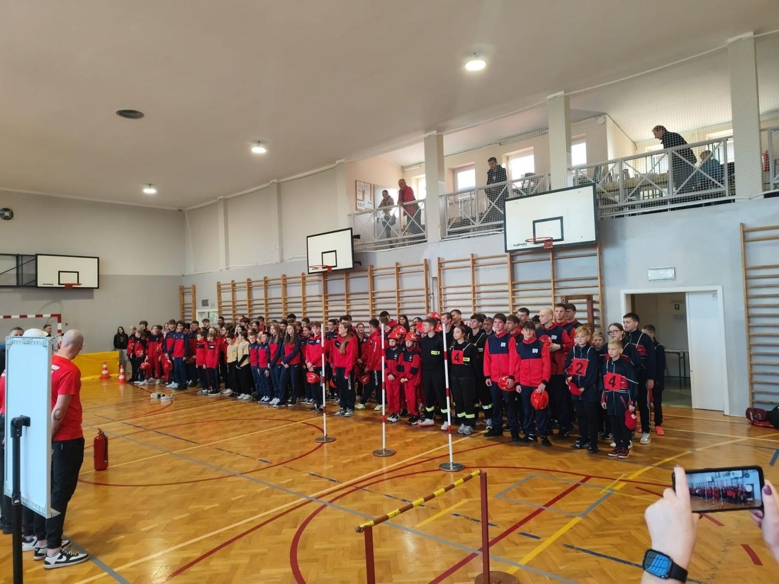 Zdjęcie w galerii na portalu naszwodzislaw.com: Halowy Turniej Młodzieżowych Drużyn Pożarniczych Powiatu Wodzisławskiego za nami wiadomości z regionu