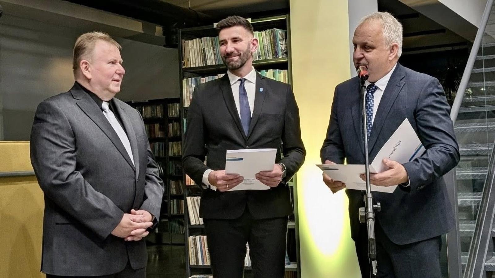 Zdjęcie w galerii na portalu naszwodzislaw.com: Pszów uhonorował Jacka Zganiacza. Recital fortepianowy i tytuł Honorowego Obywatela Miasta wiadomości z regionu