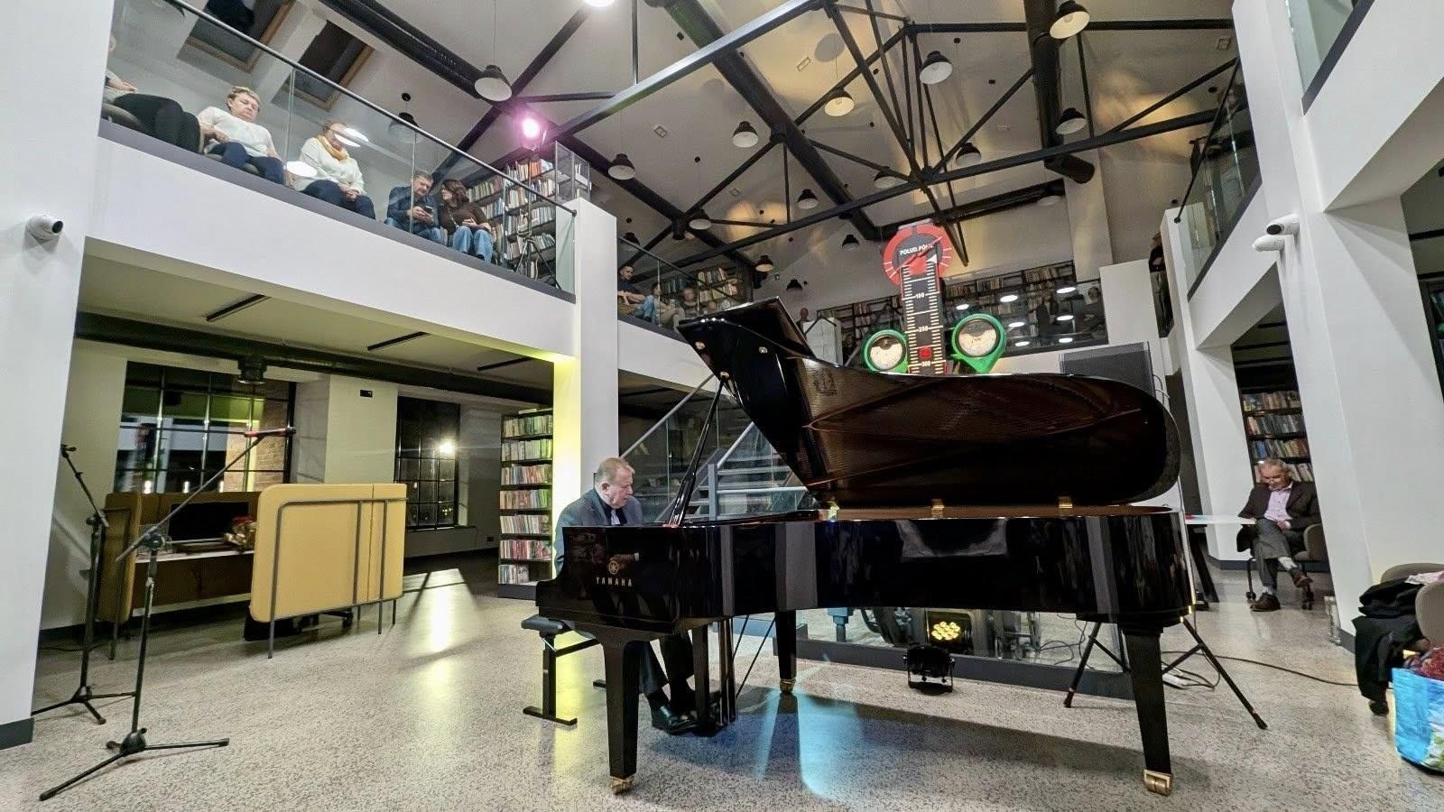 Zdjęcie w galerii na portalu naszwodzislaw.com: Pszów uhonorował Jacka Zganiacza. Recital fortepianowy i tytuł Honorowego Obywatela Miasta wiadomości z regionu