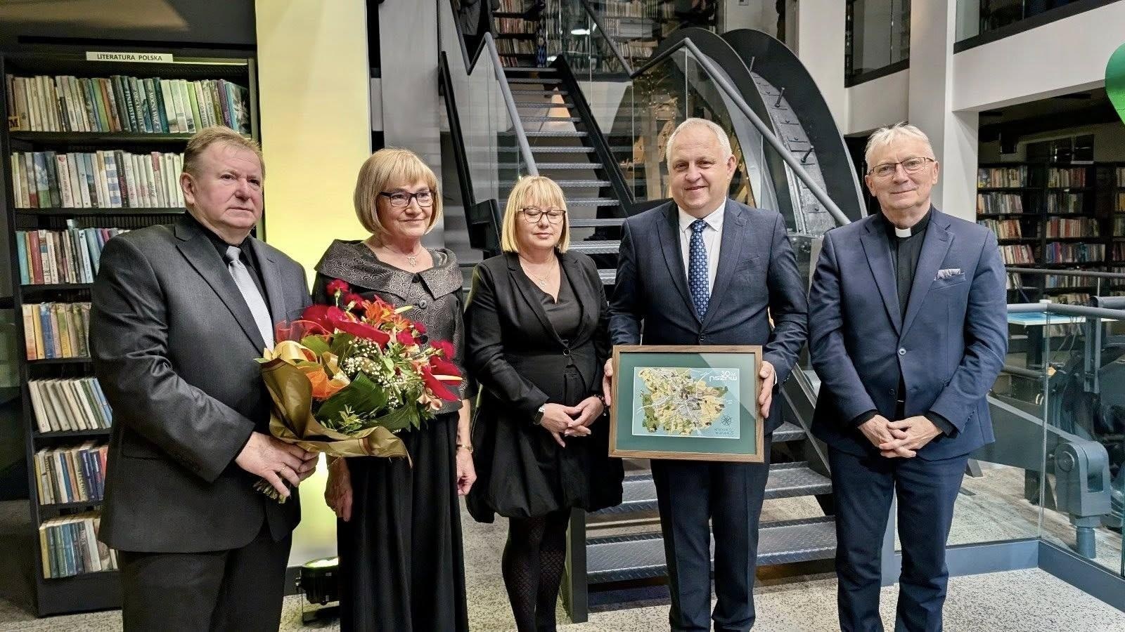 Zdjęcie w galerii na portalu naszwodzislaw.com: Pszów uhonorował Jacka Zganiacza. Recital fortepianowy i tytuł Honorowego Obywatela Miasta wiadomości z regionu