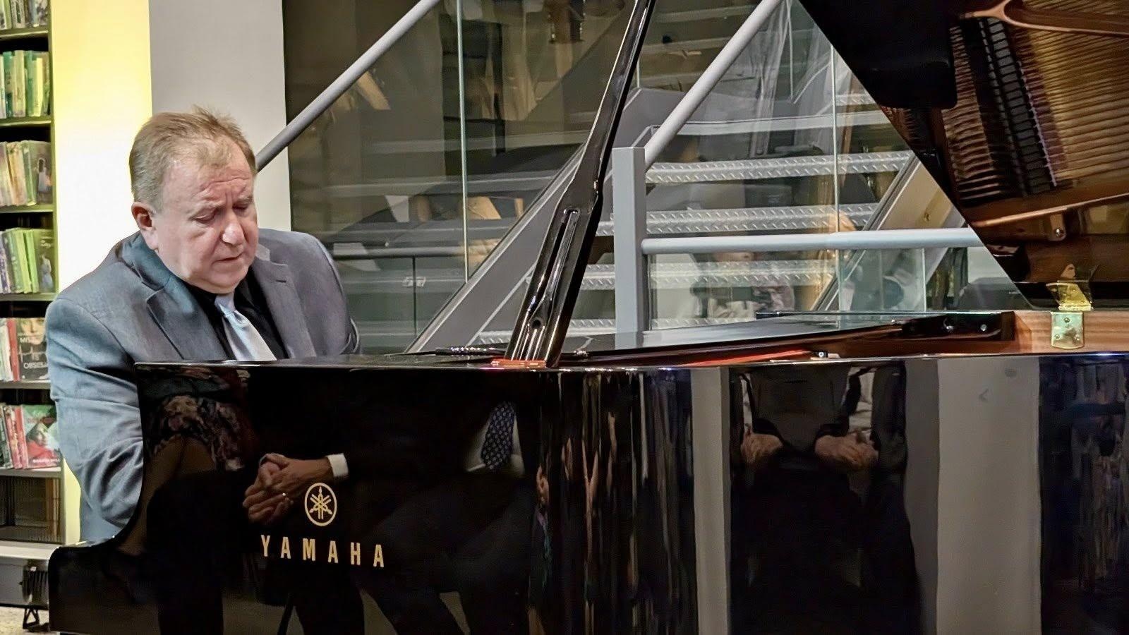 Zdjęcie w galerii na portalu naszwodzislaw.com: Pszów uhonorował Jacka Zganiacza. Recital fortepianowy i tytuł Honorowego Obywatela Miasta wiadomości z regionu