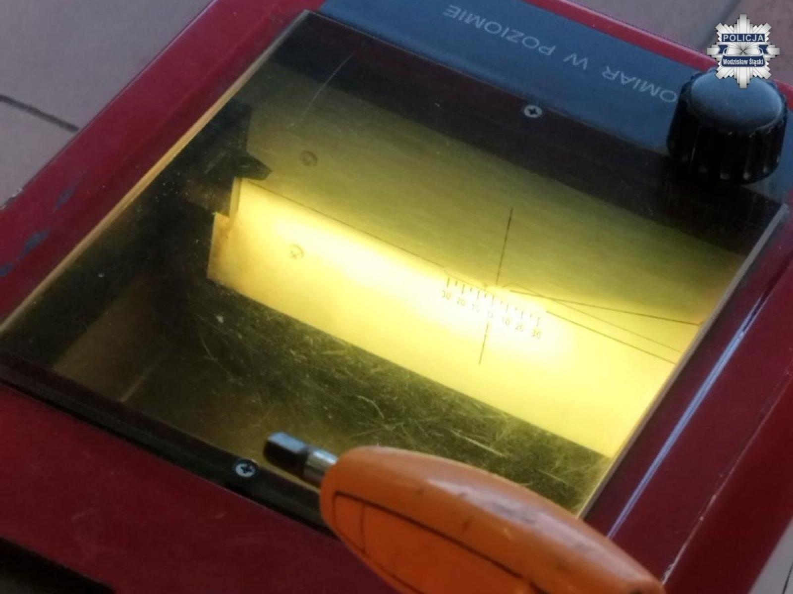 Zdjęcie w galerii na portalu naszwodzislaw.com: Pierwsi kierowcy bezpłatnie sprawdzili światła w swoich samochodach wiadomości z regionu