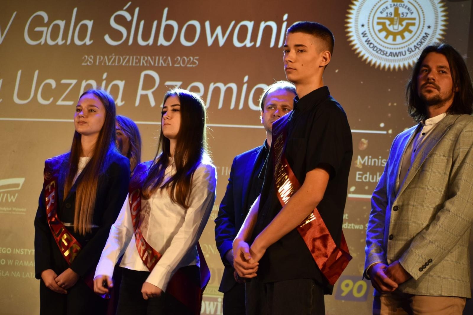 Zdjęcie w galerii na portalu naszwodzislaw.com: Zrobili pierwszy krok w stronę zawodowej przyszłości wiadomości z regionu