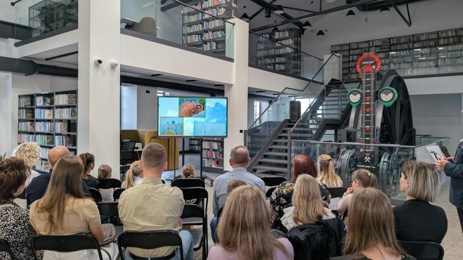 Zdjęcie w galerii na portalu naszwodzislaw.com: Pszów - Moje Dobre Miejsce. Wręczono nagrody w konkursie plastycznym wiadomości z regionu