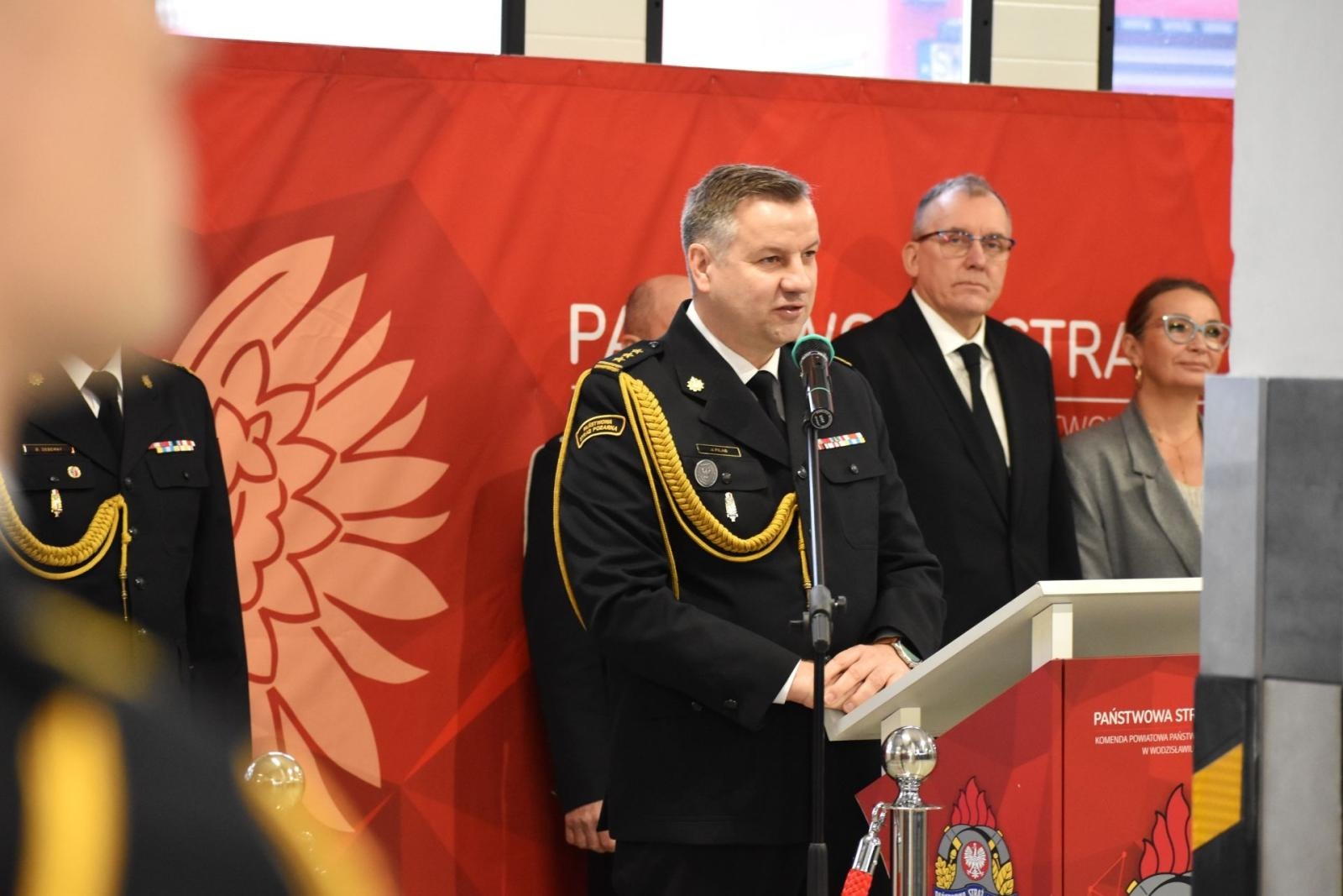 Zdjęcie w galerii na portalu naszwodzislaw.com: Bartosz Deberny zastępcą Komendanta Powiatowego PSP. Nowy dowódca JRG i awanse wiadomości z regionu