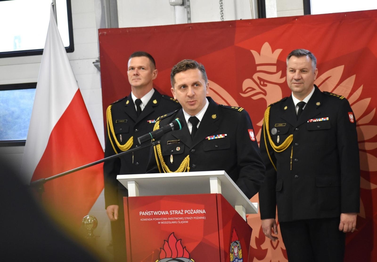 Zdjęcie w galerii na portalu naszwodzislaw.com: Bartosz Deberny zastępcą Komendanta Powiatowego PSP. Nowy dowódca JRG i awanse wiadomości z regionu