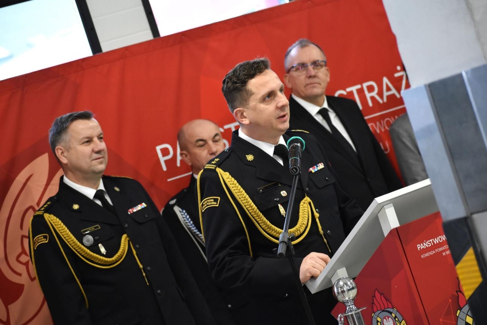 Zdjęcie w galerii na portalu naszwodzislaw.com: Bartosz Deberny zastępcą Komendanta Powiatowego PSP. Nowy dowódca JRG i awanse wiadomości z regionu