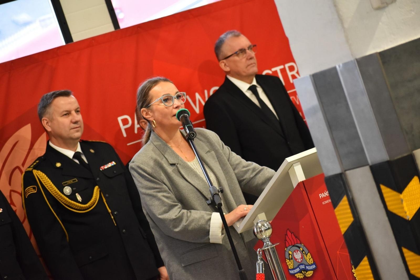 Zdjęcie w galerii na portalu naszwodzislaw.com: Bartosz Deberny zastępcą Komendanta Powiatowego PSP. Nowy dowódca JRG i awanse wiadomości z regionu