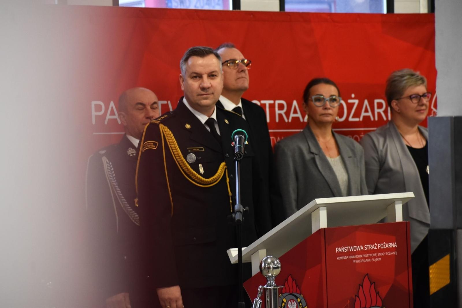 Zdjęcie w galerii na portalu naszwodzislaw.com: Bartosz Deberny zastępcą Komendanta Powiatowego PSP. Nowy dowódca JRG i awanse wiadomości z regionu