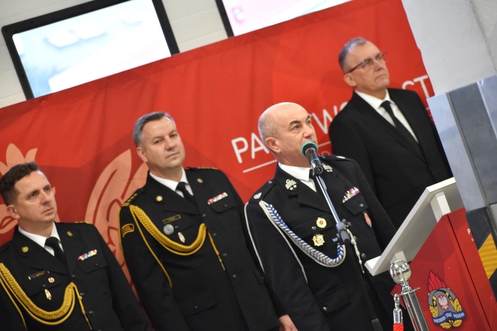 Zdjęcie w galerii na portalu naszwodzislaw.com: Bartosz Deberny zastępcą Komendanta Powiatowego PSP. Nowy dowódca JRG i awanse wiadomości z regionu