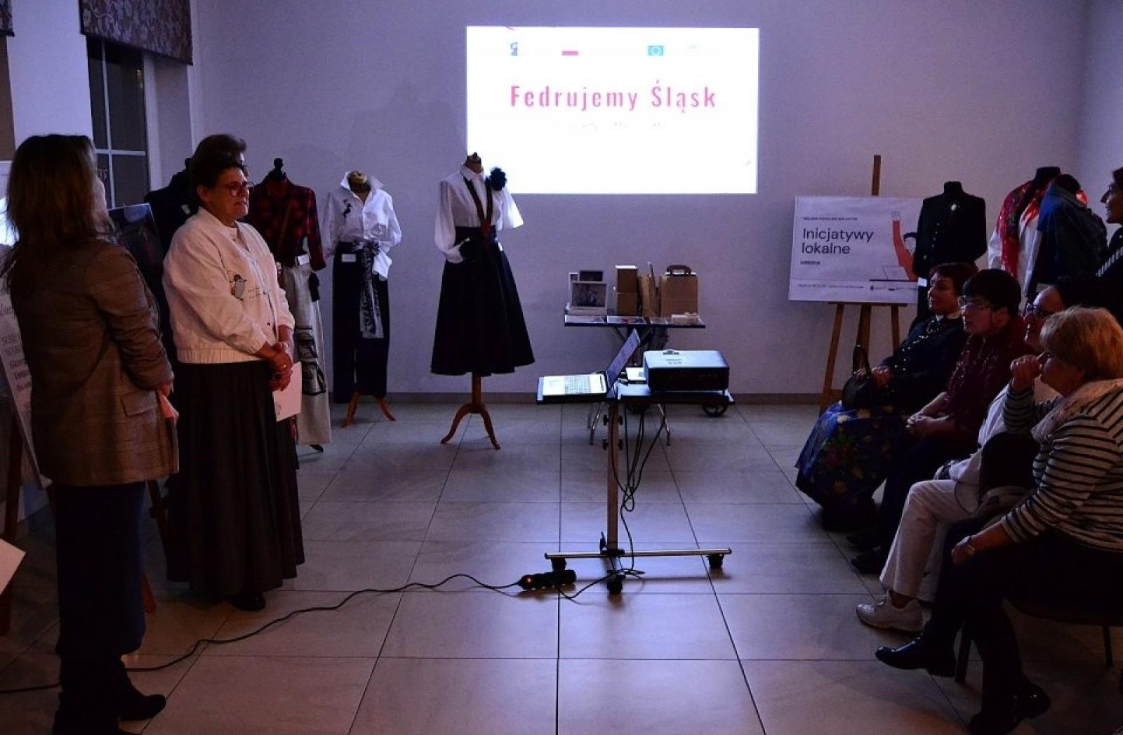 Zdjęcie w galerii na portalu naszwodzislaw.com: W rydułtowskiej książnicy podsumowano inicjatywę Fedrujemy Śląsk – Śląsk nosimy z dumą wiadomości z regionu