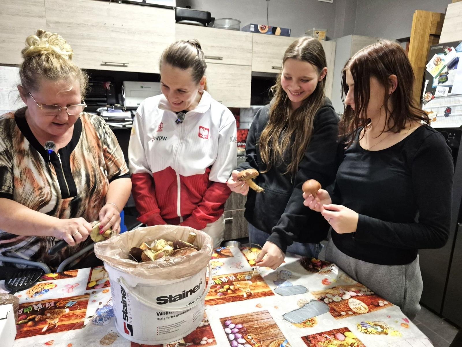 Zdjęcie w galerii na portalu naszwodzislaw.com: Sandra Pniak spędziła dzień z rodziną zastępczą wiadomości z regionu