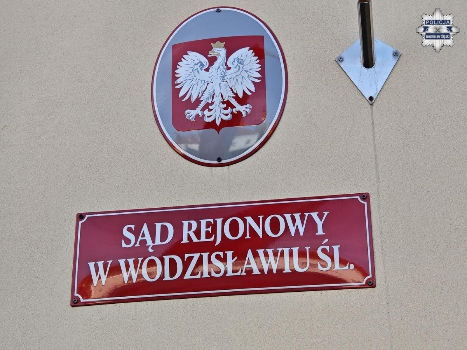 Zdjęcie w galerii na portalu naszwodzislaw.com: 20-latek za nic miał sądowe zakazy. Usłyszał wyrok w trybie przyspieszonym wiadomości z regionu