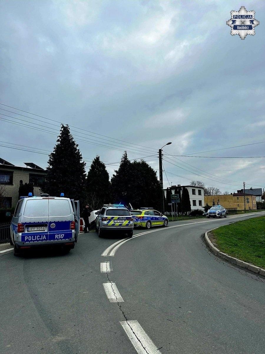 Zdjęcie w galerii na portalu naszwodzislaw.com: Dwaj Czesi pod wpływem narkotyków uciekali kradzionym busem [KOMUNIKAT POLICJI] wiadomości z regionu