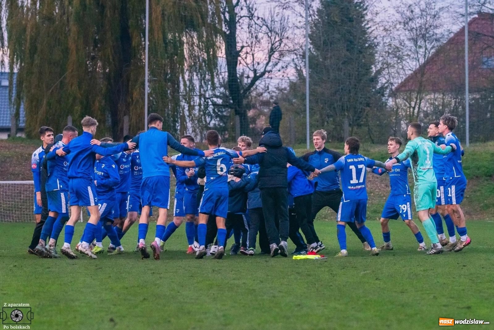 Zdjęcie w galerii na portalu naszwodzislaw.com: Unia Racibórz pokonała Czarnych Gorzyce. Przy Srebrnej polała się krew! [FOTO i WIDEO] wiadomości z regionu