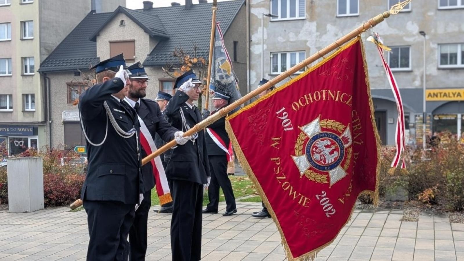 Zdjęcie w galerii na portalu naszwodzislaw.com: Pszów uczcił Narodowe Święto Niepodległości [FOTO] wiadomości z regionu