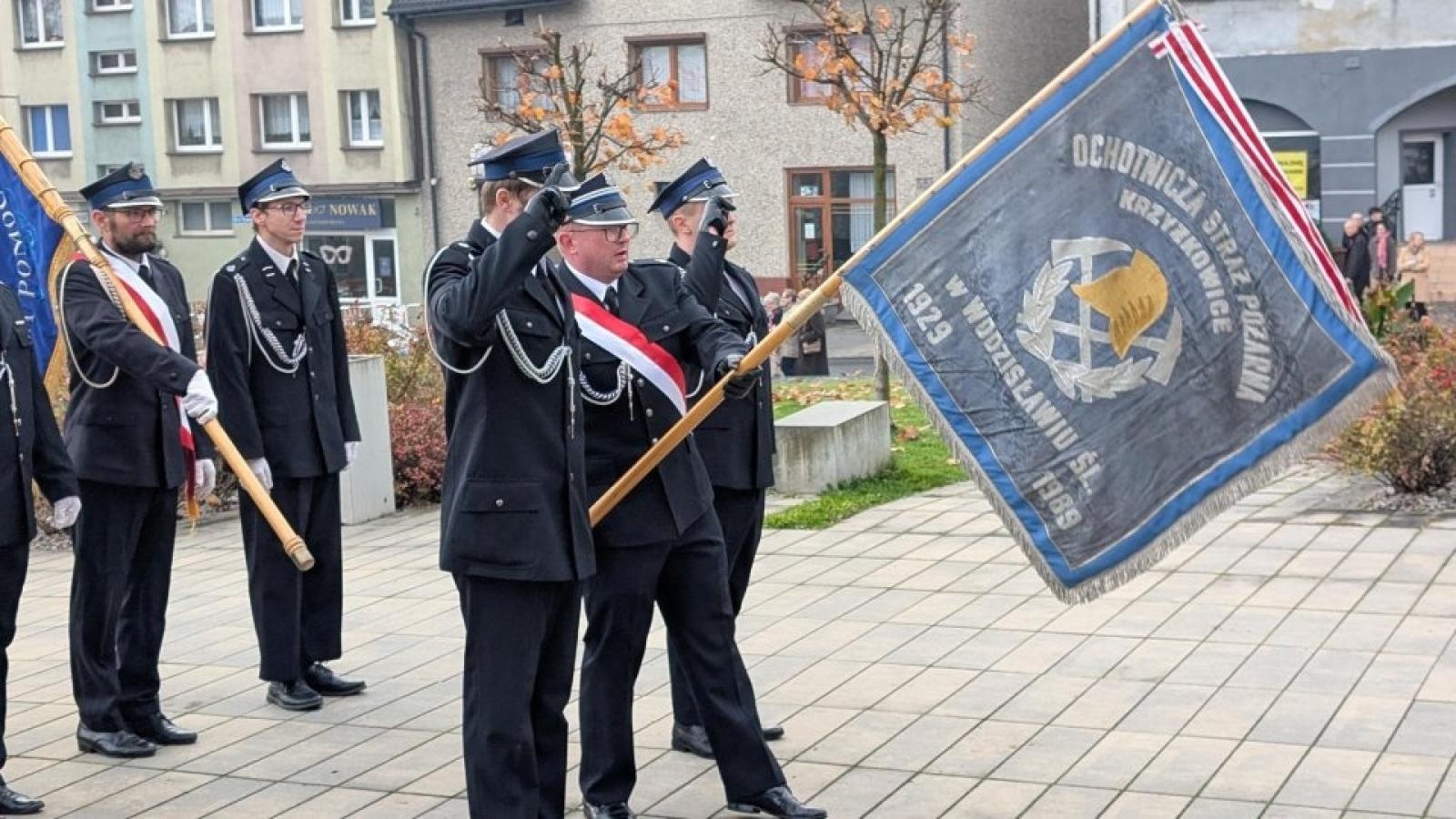 Zdjęcie w galerii na portalu naszwodzislaw.com: Pszów uczcił Narodowe Święto Niepodległości [FOTO] wiadomości z regionu