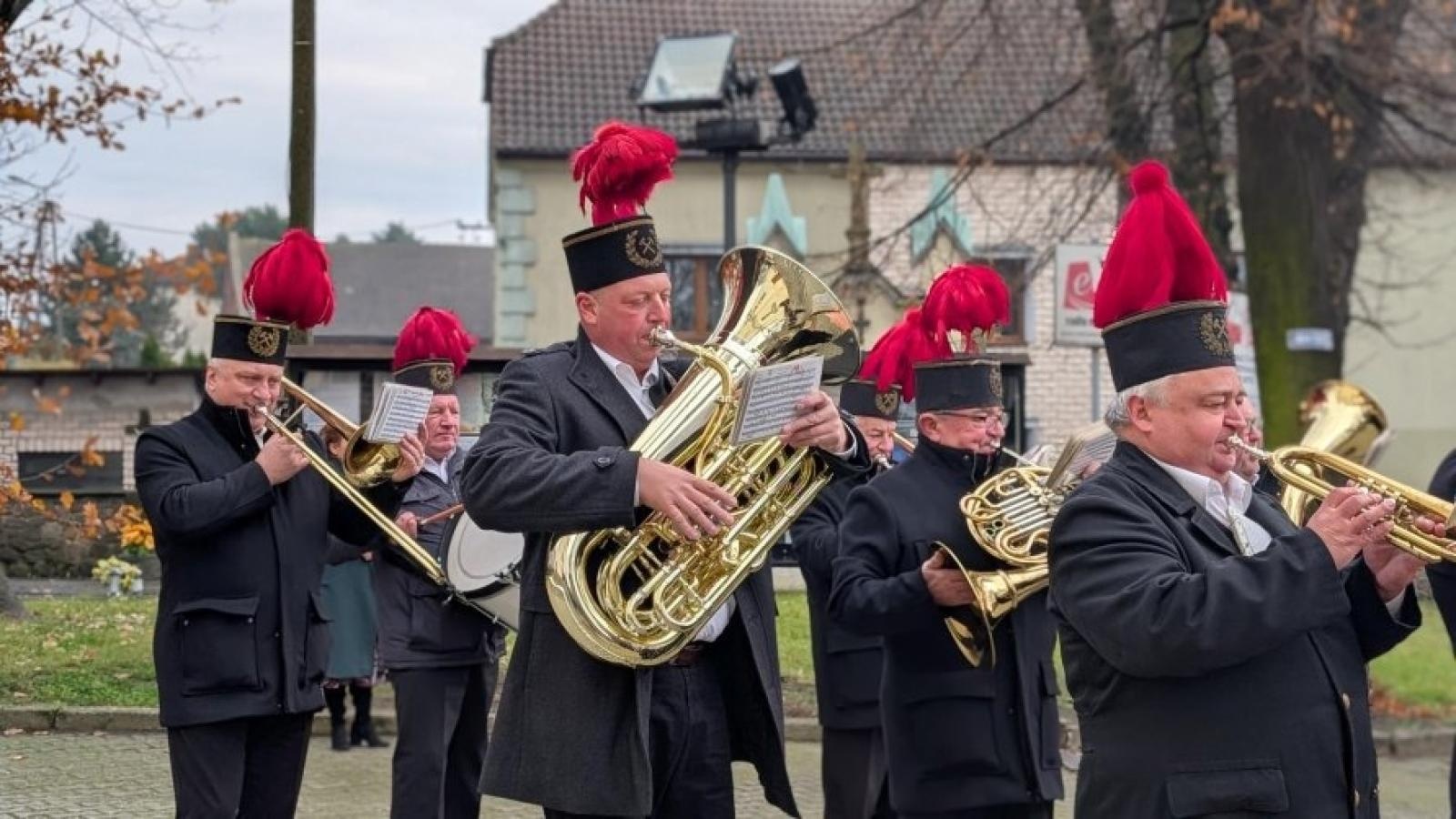 Zdjęcie w galerii na portalu naszwodzislaw.com: Pszów uczcił Narodowe Święto Niepodległości [FOTO] wiadomości z regionu