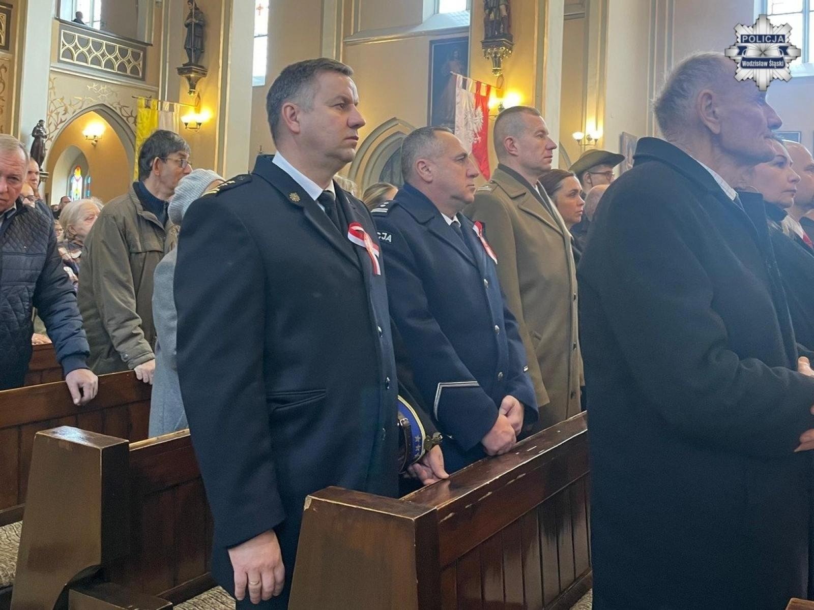 Zdjęcie w galerii na portalu naszwodzislaw.com: Policjanci czuwali nad bezpiecznym przebiegiem uroczystości w Wodzisławiu Ślaskim wiadomości z regionu