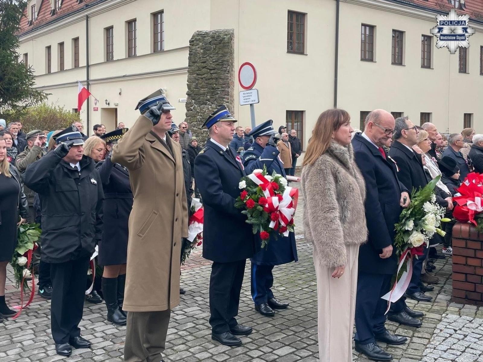 Zdjęcie w galerii na portalu naszwodzislaw.com: Policjanci czuwali nad bezpiecznym przebiegiem uroczystości w Wodzisławiu Ślaskim wiadomości z regionu