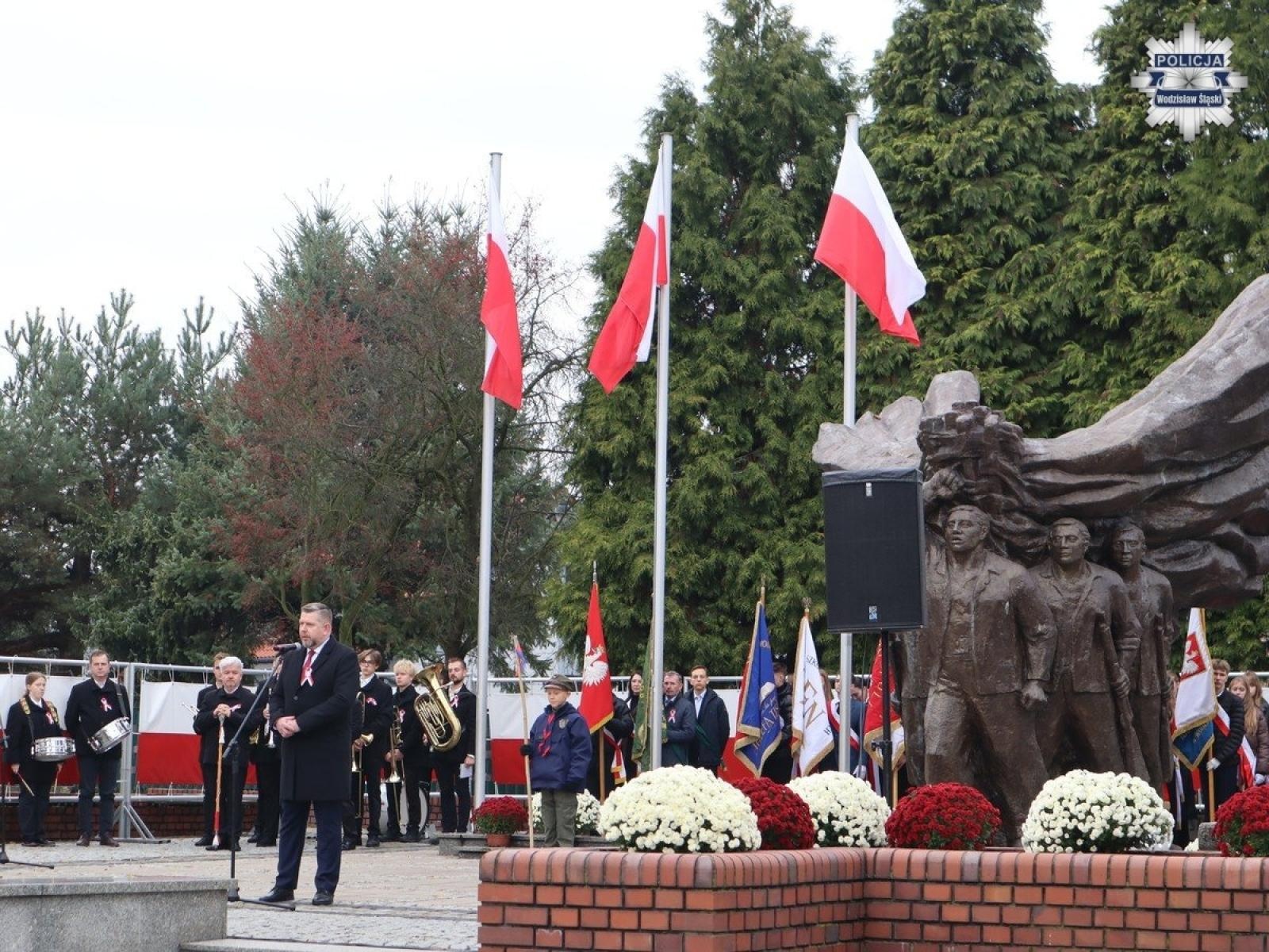 Zdjęcie w galerii na portalu naszwodzislaw.com: Policjanci czuwali nad bezpiecznym przebiegiem uroczystości w Wodzisławiu Ślaskim wiadomości z regionu