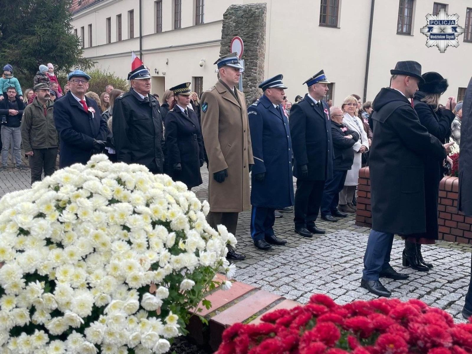 Zdjęcie w galerii na portalu naszwodzislaw.com: Policjanci czuwali nad bezpiecznym przebiegiem uroczystości w Wodzisławiu Ślaskim wiadomości z regionu