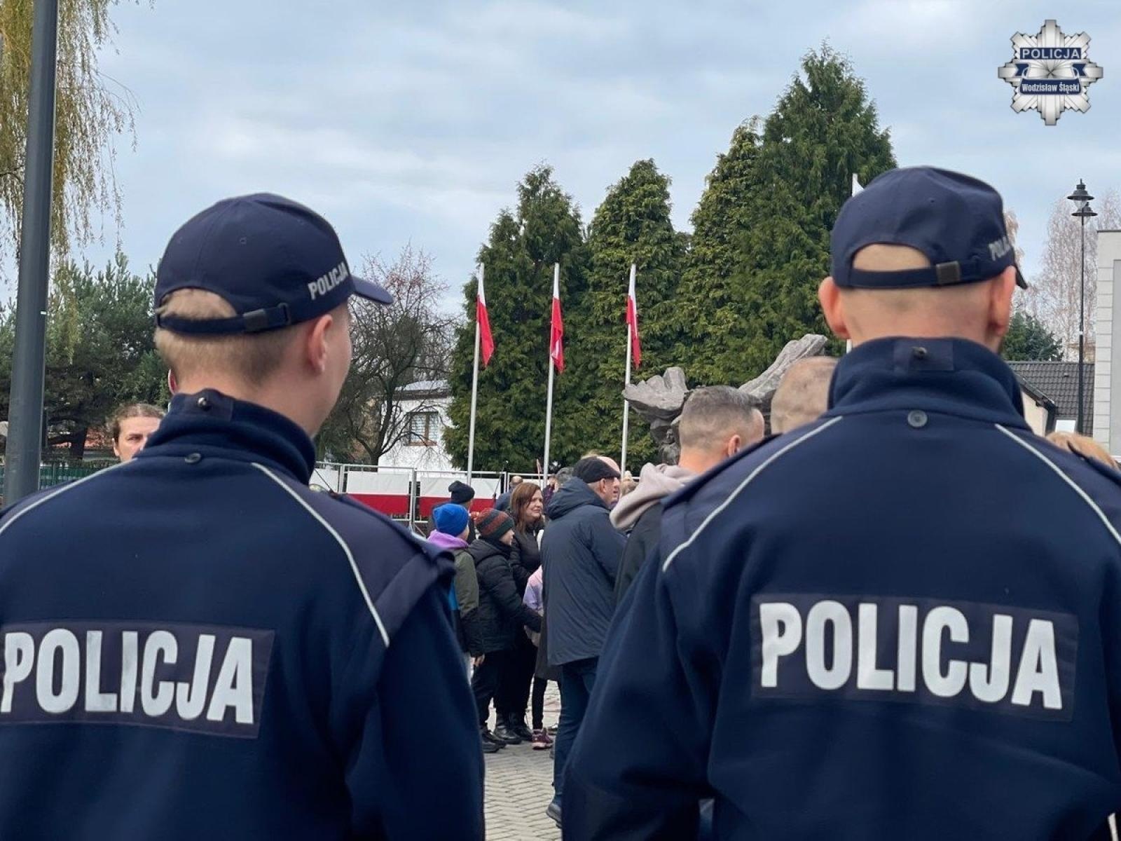 Zdjęcie w galerii na portalu naszwodzislaw.com: Policjanci czuwali nad bezpiecznym przebiegiem uroczystości w Wodzisławiu Ślaskim wiadomości z regionu