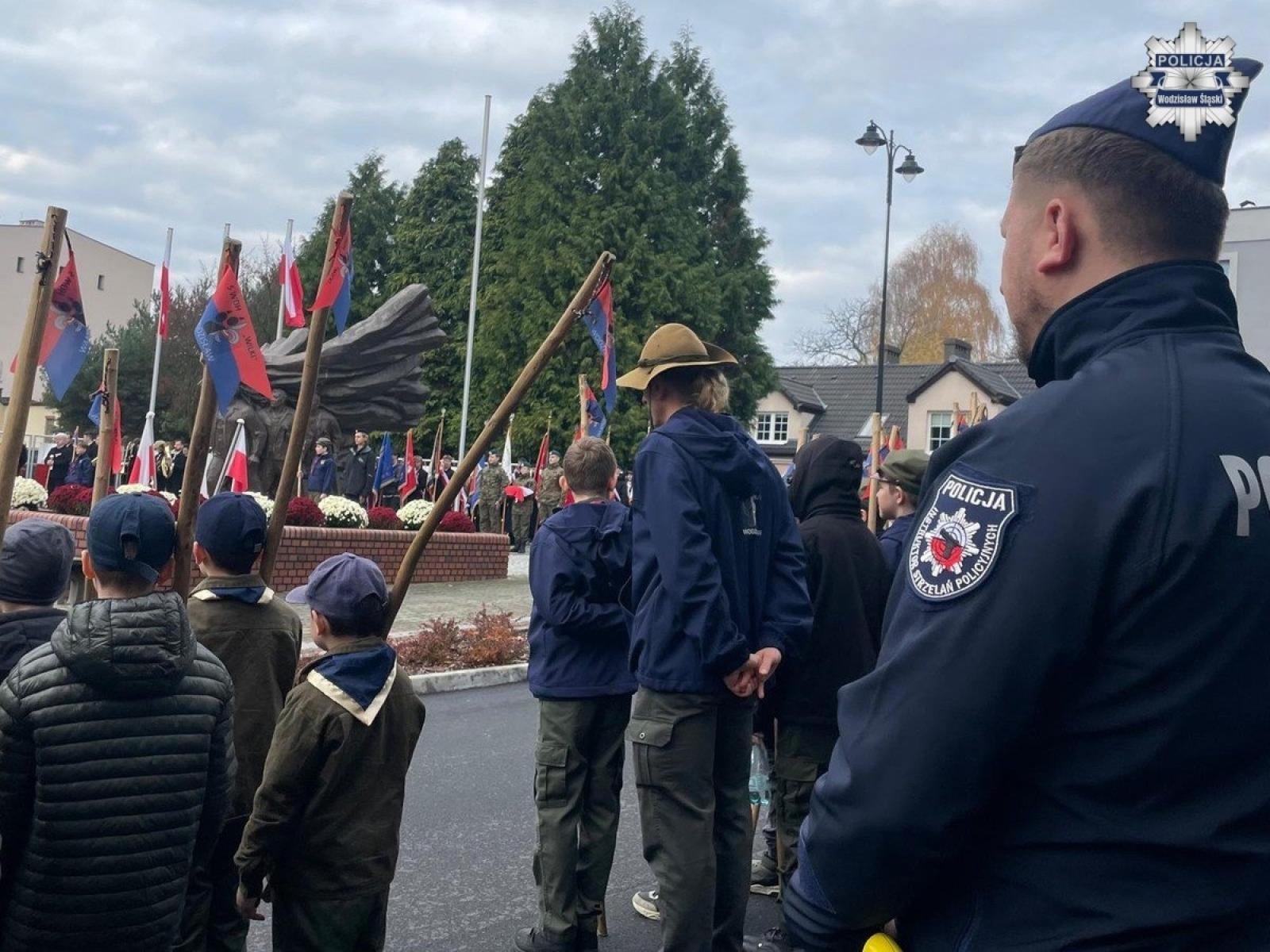 Zdjęcie w galerii na portalu naszwodzislaw.com: Policjanci czuwali nad bezpiecznym przebiegiem uroczystości w Wodzisławiu Ślaskim wiadomości z regionu