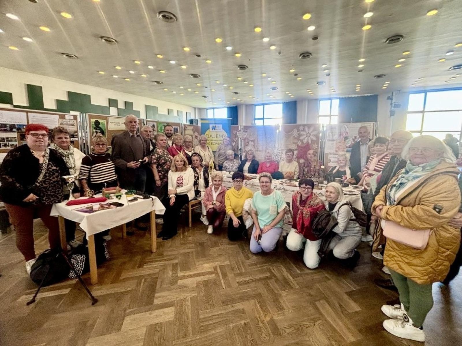 Zdjęcie w galerii na portalu naszwodzislaw.com: Rydułtowskie stowarzyszenia na Festiwalu Stowarzyszeń w Orlovej [FOTO] wiadomości z regionu