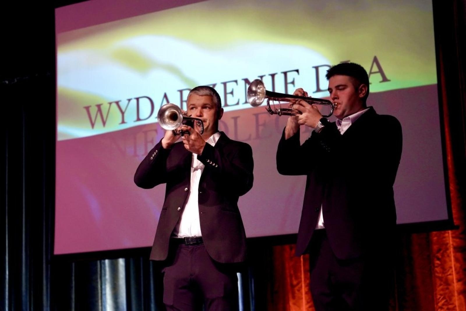 Zdjęcie w galerii na portalu naszwodzislaw.com: Rydułtowy: Wydarzenie dla Niepodległej. Wspólne świętowanie w biało-czerwonych barwach [FOTO] wiadomości z regionu