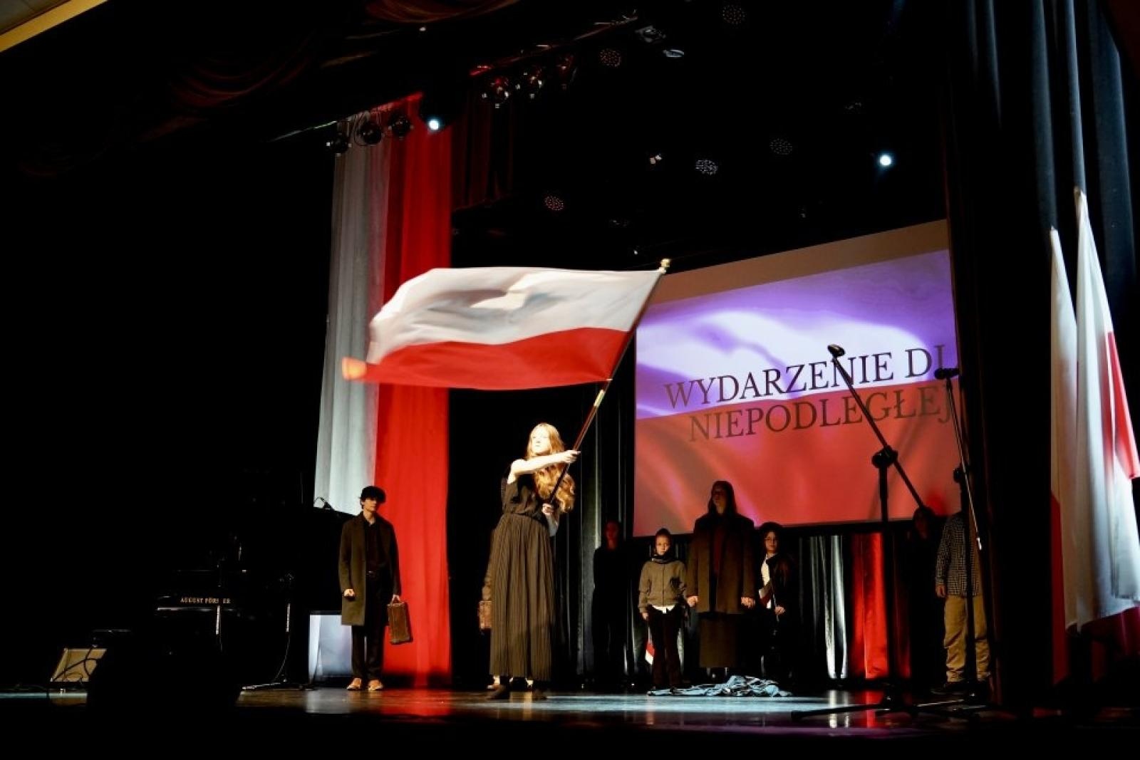 Zdjęcie w galerii na portalu naszwodzislaw.com: Rydułtowy: Wydarzenie dla Niepodległej. Wspólne świętowanie w biało-czerwonych barwach [FOTO] wiadomości z regionu