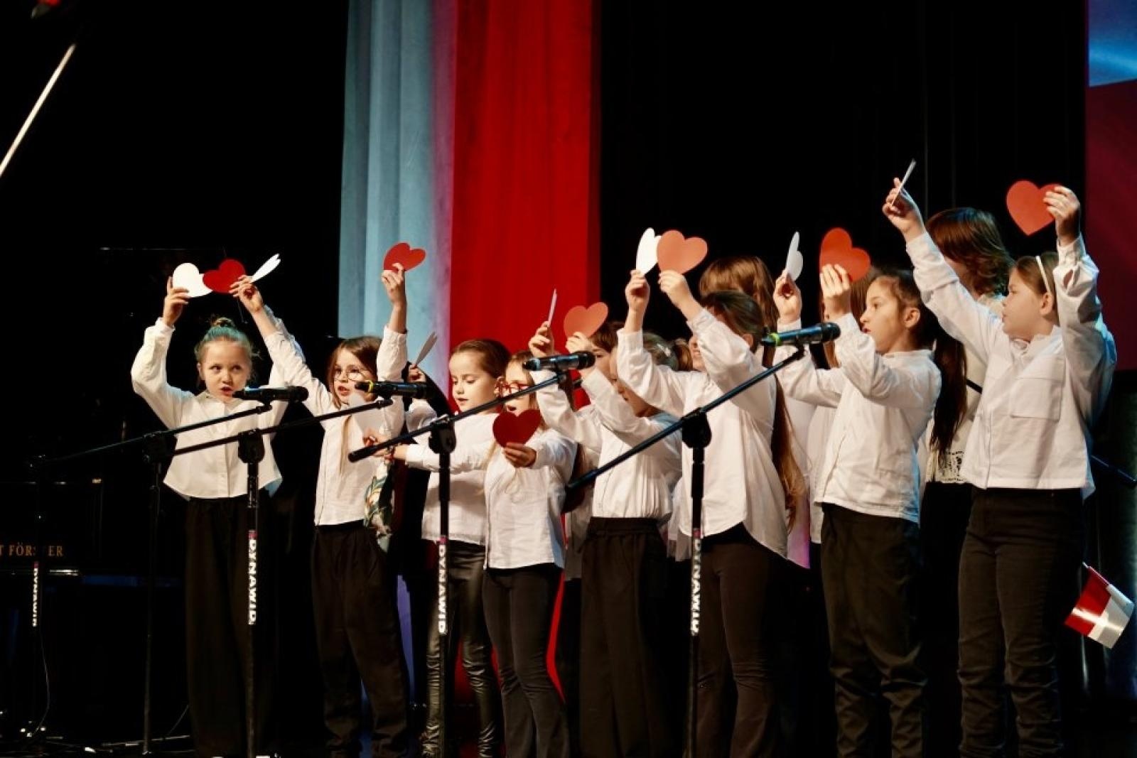 Zdjęcie w galerii na portalu naszwodzislaw.com: Rydułtowy: Wydarzenie dla Niepodległej. Wspólne świętowanie w biało-czerwonych barwach [FOTO] wiadomości z regionu