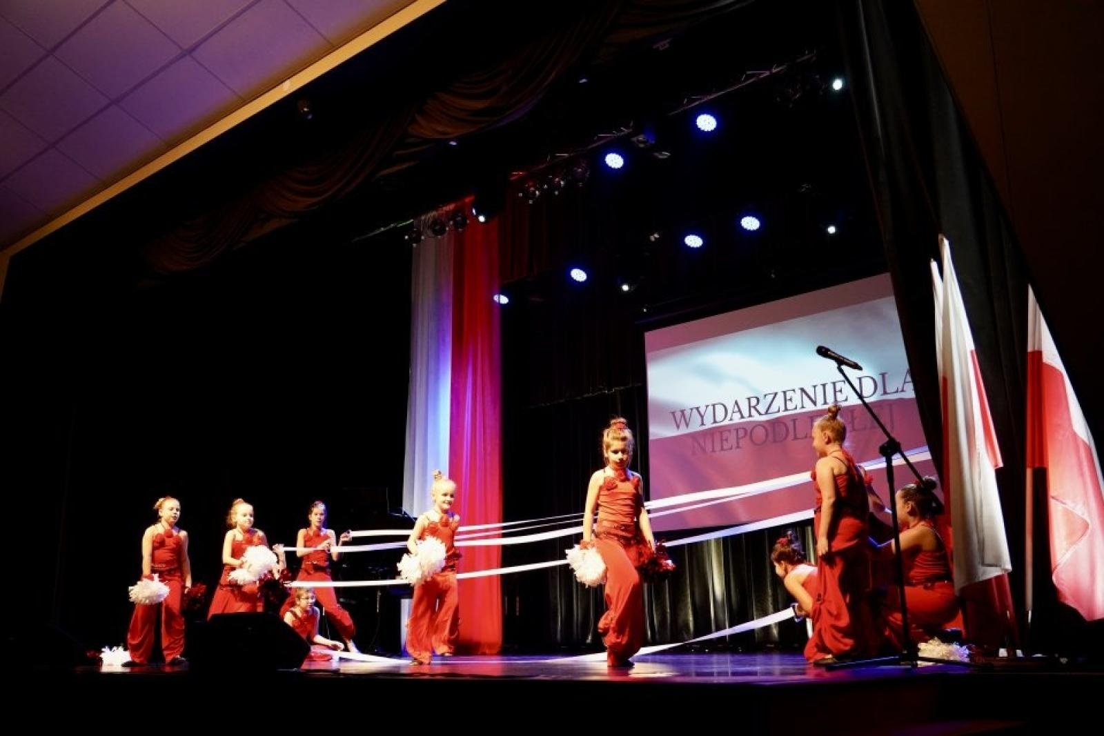 Zdjęcie w galerii na portalu naszwodzislaw.com: Rydułtowy: Wydarzenie dla Niepodległej. Wspólne świętowanie w biało-czerwonych barwach [FOTO] wiadomości z regionu