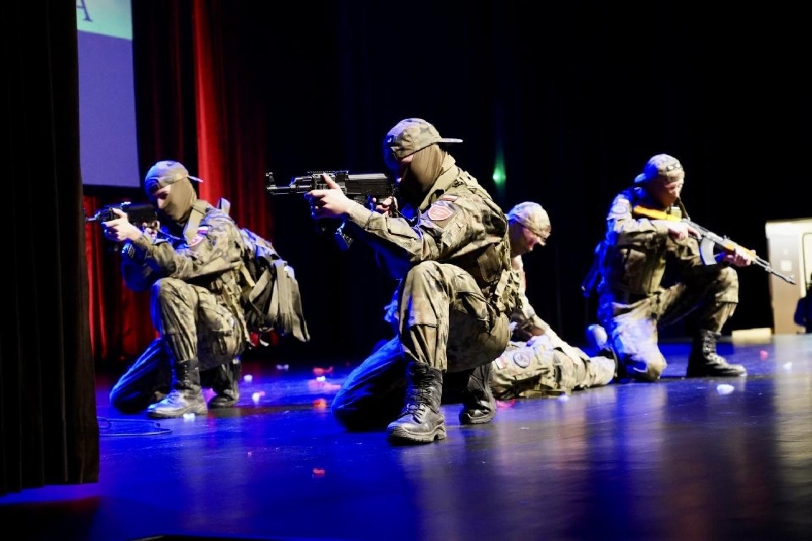 Zdjęcie w galerii na portalu naszwodzislaw.com: Rydułtowy: Wydarzenie dla Niepodległej. Wspólne świętowanie w biało-czerwonych barwach [FOTO] wiadomości z regionu