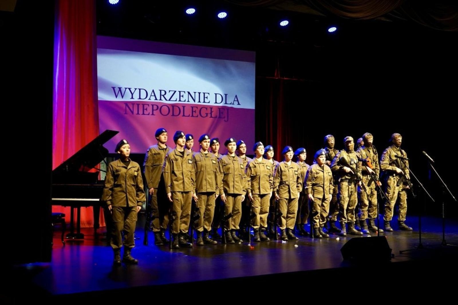 Zdjęcie w galerii na portalu naszwodzislaw.com: Rydułtowy: Wydarzenie dla Niepodległej. Wspólne świętowanie w biało-czerwonych barwach [FOTO] wiadomości z regionu