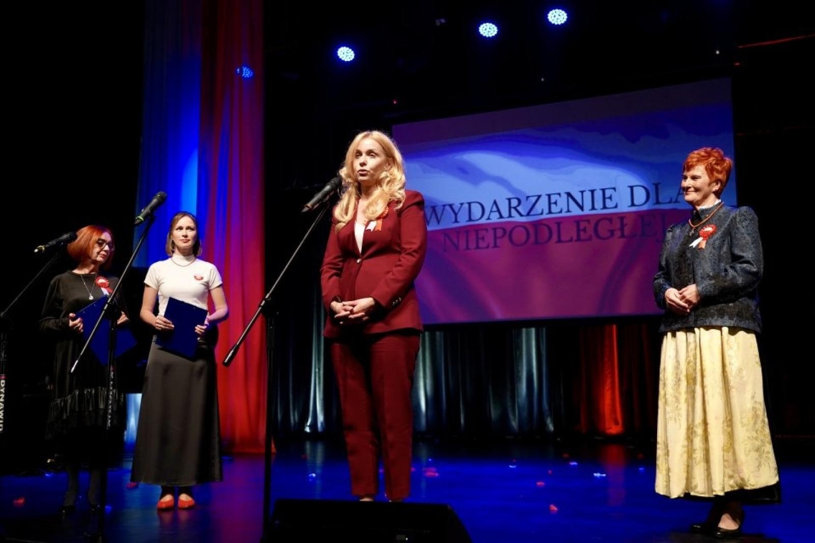 Zdjęcie w galerii na portalu naszwodzislaw.com: Rydułtowy: Wydarzenie dla Niepodległej. Wspólne świętowanie w biało-czerwonych barwach [FOTO] wiadomości z regionu